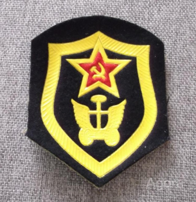 Покажи свой шеврон.
