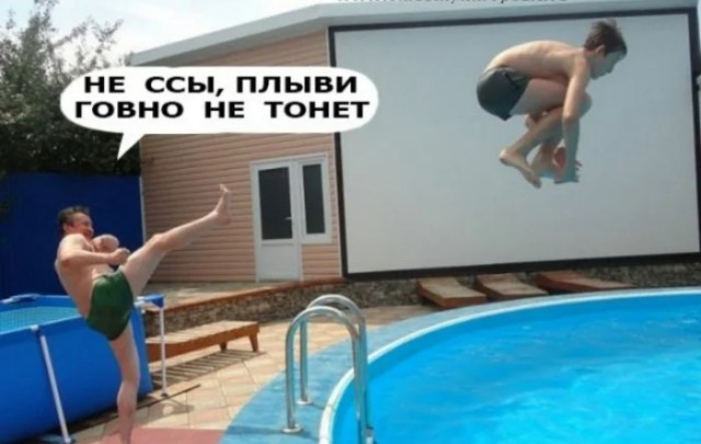 Малышка 16-ти месячная сама плавает.