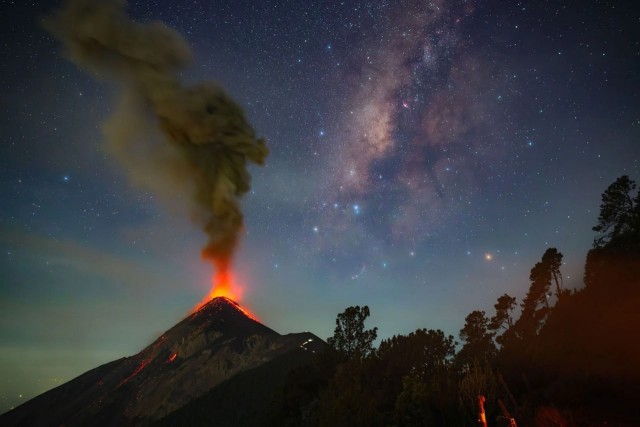Опубликованы лучшие снимки Млечного Пути по версии Milky Way Photographer of the Year 2025.