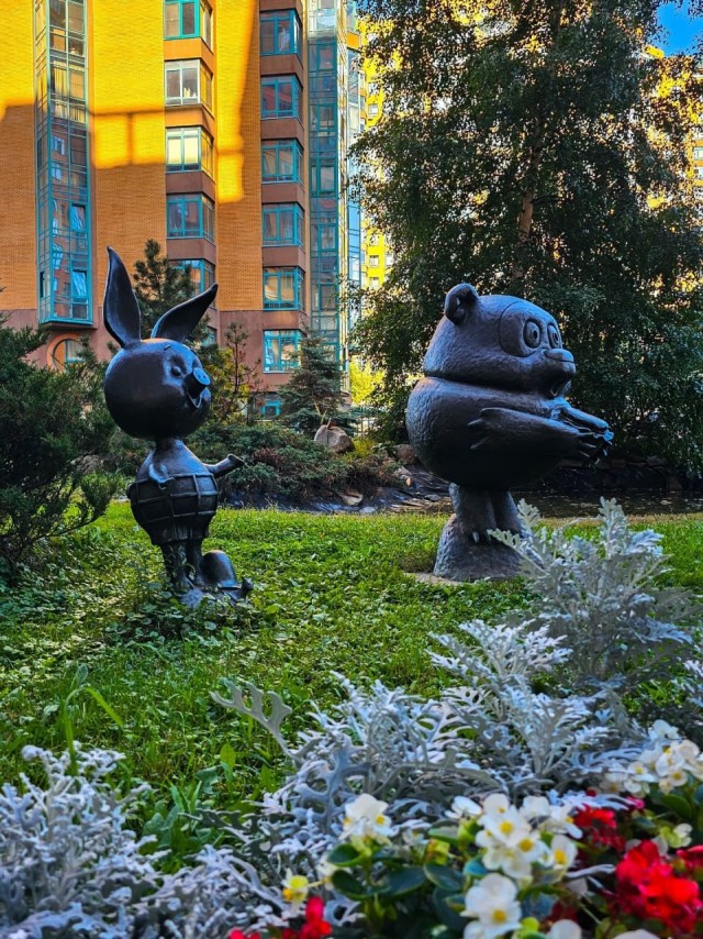 Памятник Винни-Пуху и его друзьям открыли в одном из дворов