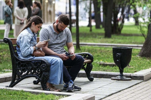 Всё ради вас,  "кушайте, не обляпайтесь" 