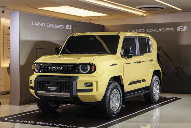 Toyota начала продажи компактного рамного внедорожника Land Cruiser FJ («бэби-Крузак»). Цена в базе - от 3,2 млн рублей