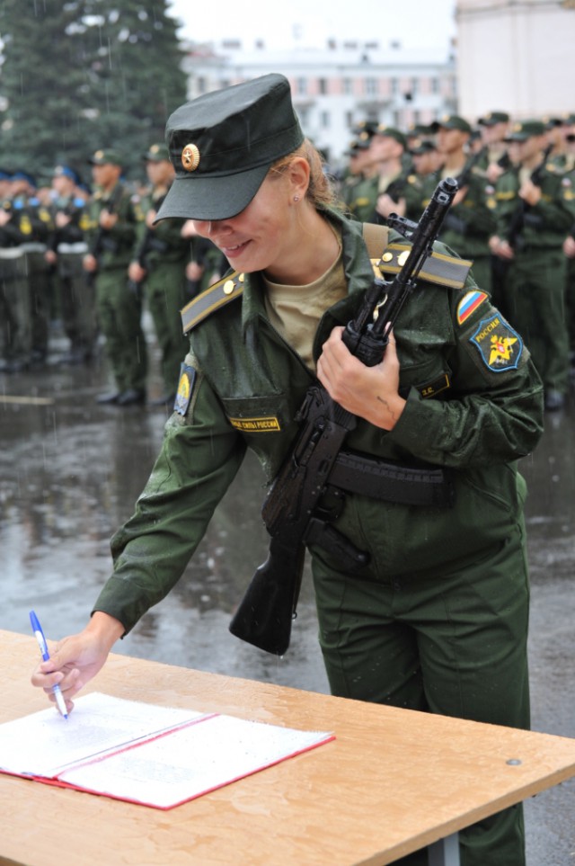 Девушки Военно-космической академи