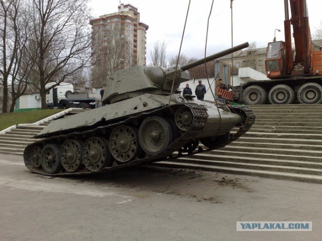 История главного танка-памятника Донецка