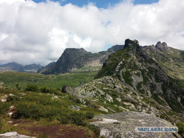 Висячий камень