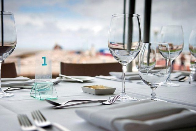 Деловой этикет. 10 основных правил поведения за столом