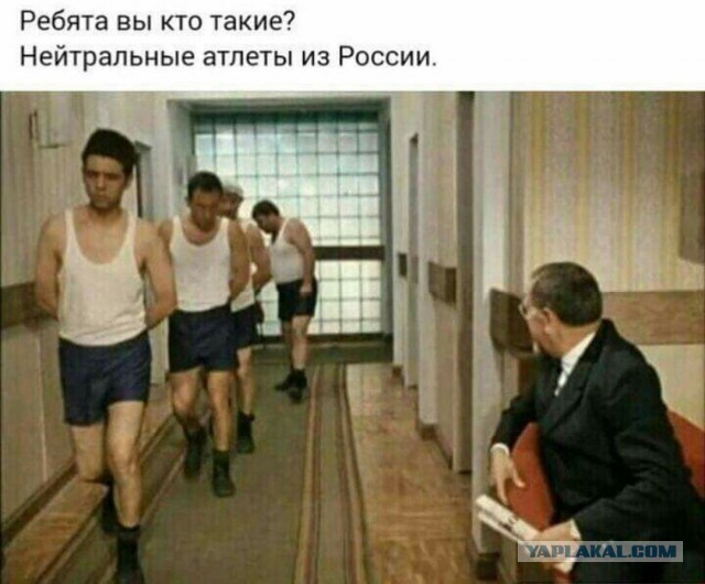 "Уже сейчас подчищаем фотографии в соцсетях, где есть флаг России"