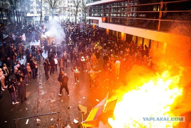Европейцы протестуют против ковидных ограничений. На улицы выходят десятки тысяч