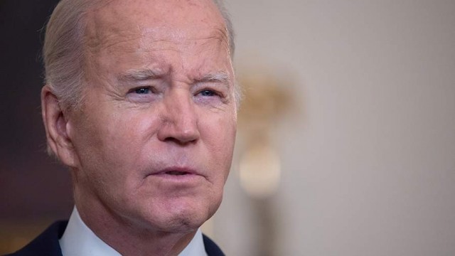 Кандидат на пост госсекретаря от республиканцев в Миссури Валентина Гомес сожгла огнеметом книги движения ЛГБТ*