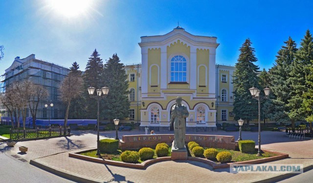 Как звали вашу первую учительницу?