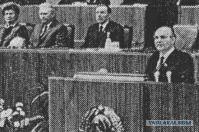 Вторая голова Горбачева: как мистический снимок появился в советских газетах