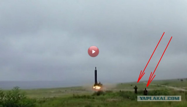 Северная Корея запускает баллистическую ракету.  Рудуются...