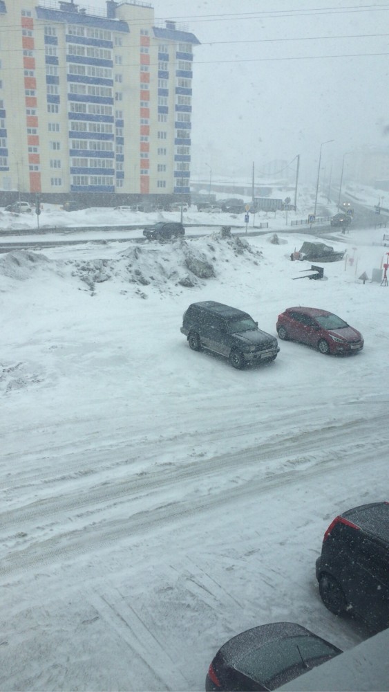 Давайте фото у кого какой вид из окна на оживленные улицы городов в настоящий момент