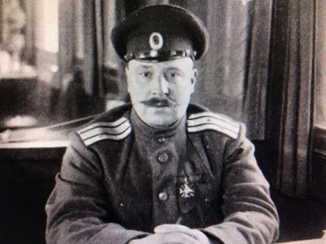 Фотографии связанных с историей Красной и Советской Армии.