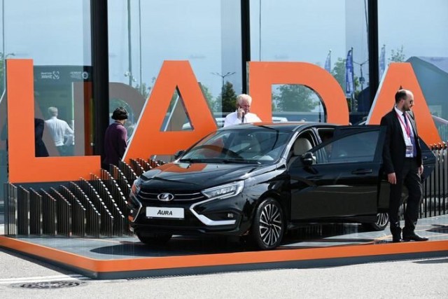 Lada Aura в Яндекс.Такси приняли "лишь" в тариф «Комфорт», а не в «Бизнес»