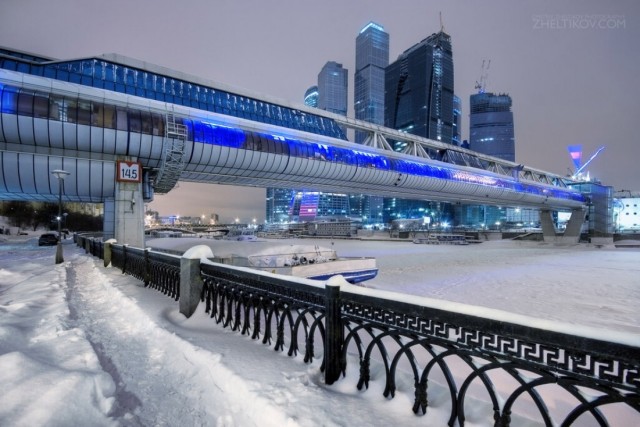 Разбирают вестибюль моста Багратион.