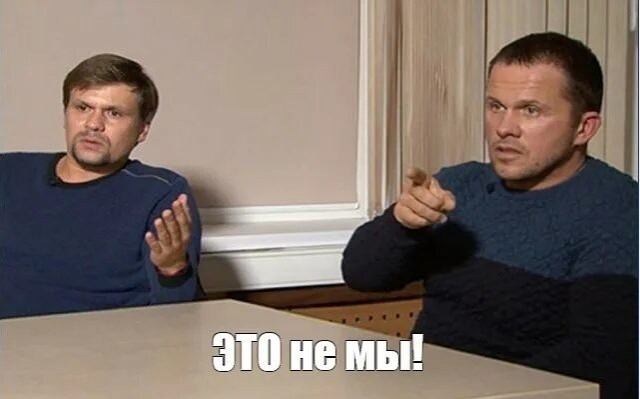 Сейчас в небе над Киевом летает дрон с российским триколором.