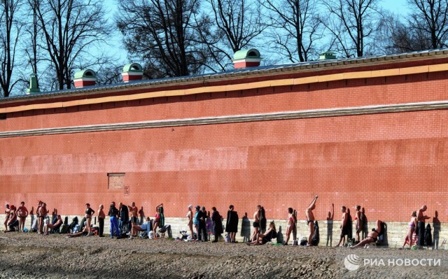 Аномальное тепло, установившееся в столице, приведет к тому, что снежный покров в Москве исчезнет