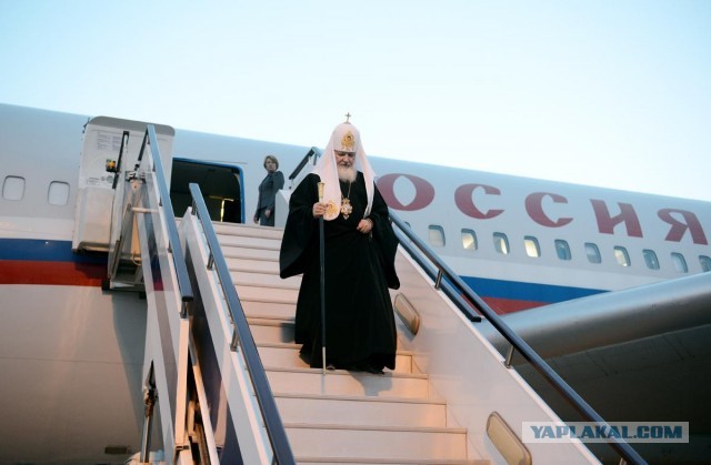 Патриарх Кирилл призвал паству не верить слухам о его богатстве.