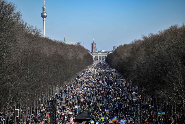 Берлин. Демонстрация против "спецоперации" России в Украине