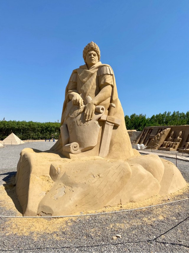 В тени египетского храма