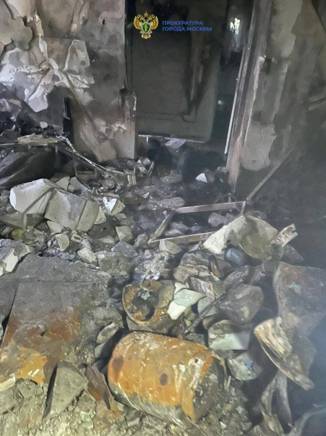 Так изнутри выглядит квартира, где ночью взорвались газовые баллоны и начался пожар