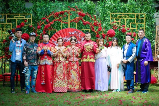 "Нет денег - не женись!" Чем современная китайская свадьба отличается от нашей