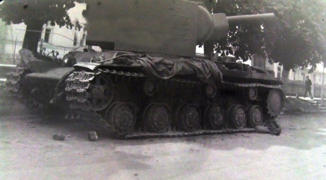 «Тяжелый штурмовой танк КВ-2»
