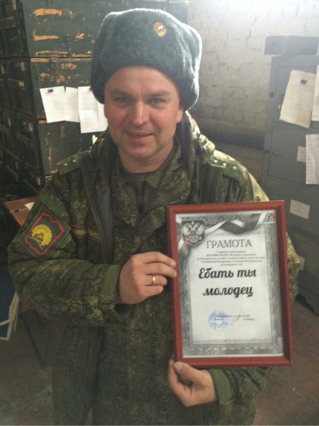 У участницы парада Победы в Калининграде слетела туфля, но девушка продолжила маршировать и не нарушила строй