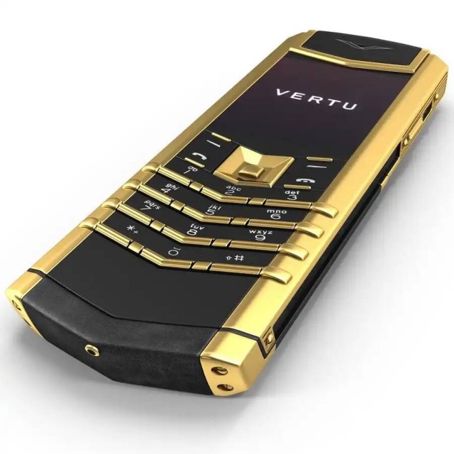 За эти статусные вещи люди были готовы платить большие деньги, но теперь они кажутся нелепыми