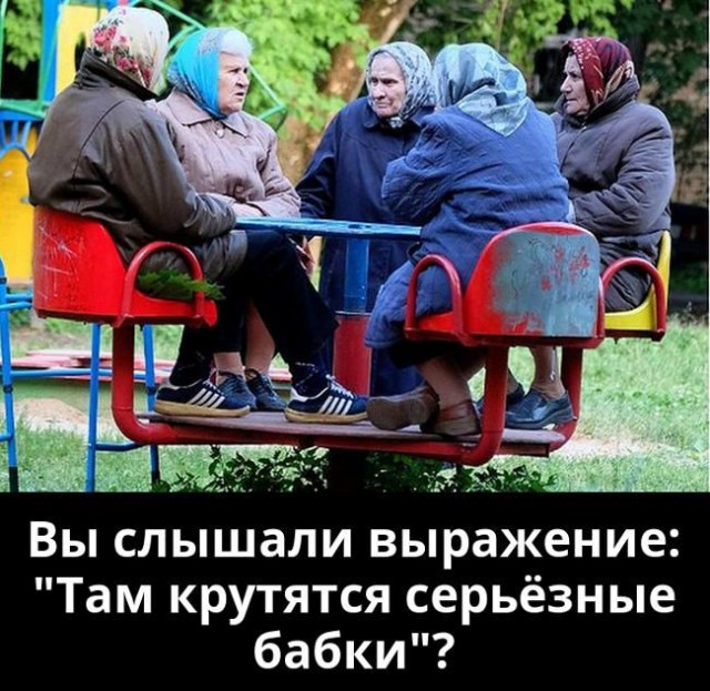 В Петербурге прохожие заметили пожилую пару, катающуюся на карусели