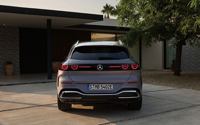 Mercedes-Benz показал электрический кроссовер GLC с технологией EQ