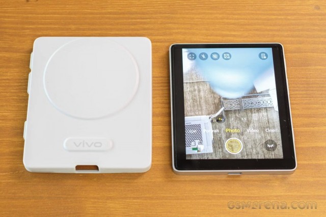 Камерофон Vivo X500 Pro Max и его комплект поставки показали вживую
