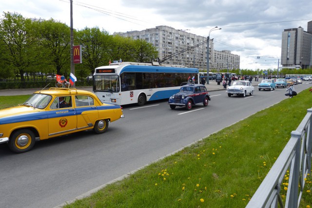 Парад ретро-техники в Санкт-Петербурге