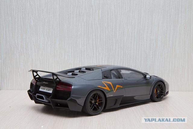 Lamborghini в масштабе 1:18