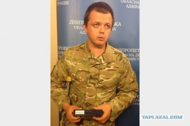 Памятник "Вежливые люди" подвергся нападению вандалов