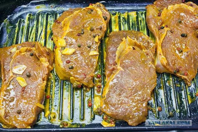 Стейк из говядины с пикантными абрикосовыми дольками
