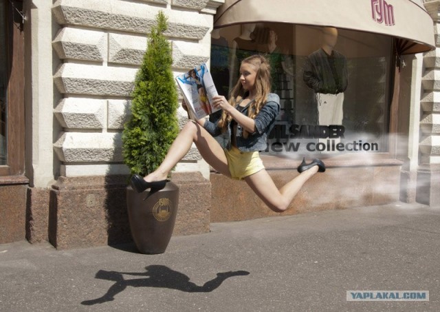 Фотожаба: Читает журнал на лету