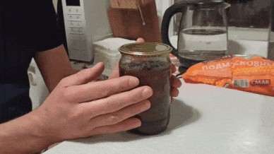 Открыть банку с крышкой