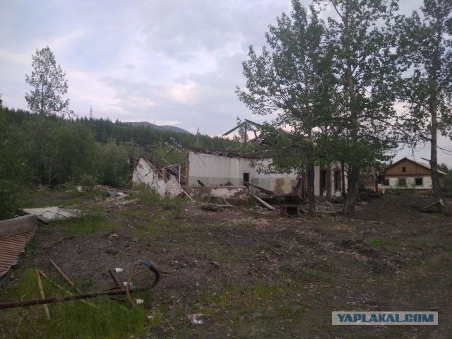 В Магадане коллапс. Машины застревают в снегу прямо на центральных улицах города.