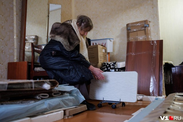 Последний человек в Заканалье: в Волгограде пенсионерка осталась одна в заброшенном квартале