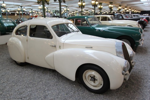 Как бы выглядел Bugatti Veyron в 1945 году?
