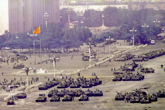 Во Владивостоке начались открытые столкновения протестующих с полицией