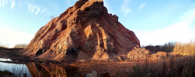 "Роскосмос" показал фотографию кратера на Марсе
