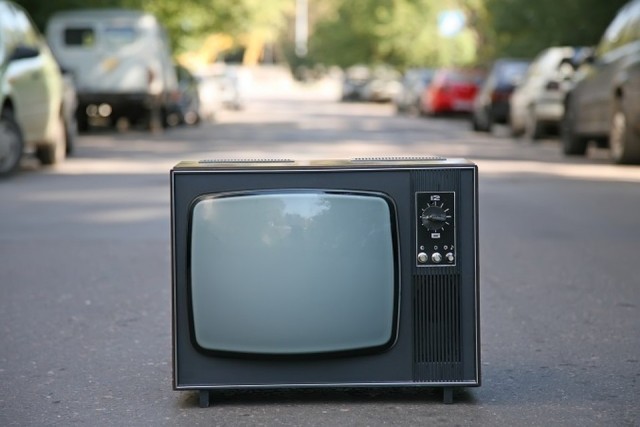 В Химках мужчина выбросил телевизор в Вечный огонь