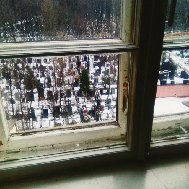 Немного атмосферных фото со старых кладбищ