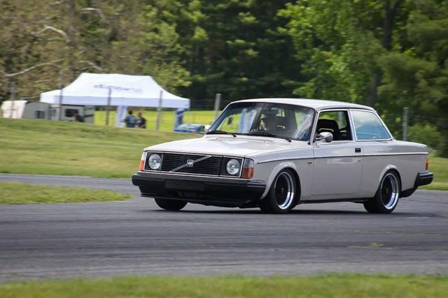 Полвека универсалу Volvo 1800 ES