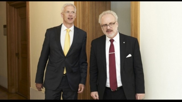 Медведев назвал лидера Латвии недопрезидентом