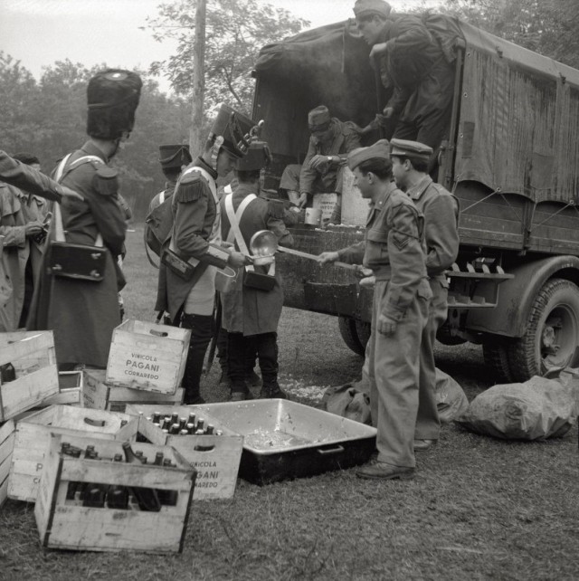 Фотографии из прошлого нашей страны - 18