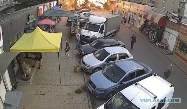 Центральный рынок в Константиновке Донецкой области (под контролем Украины) подвергся обстрелу